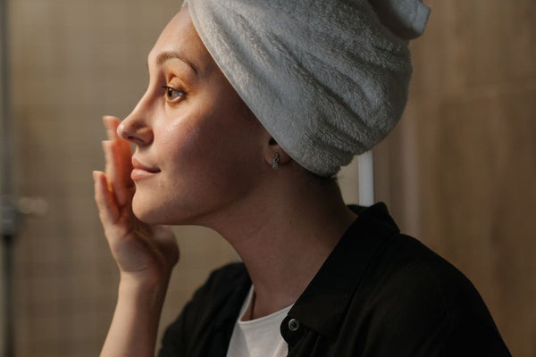 Niacinamide Nedir? Cilt Bariyerindeki Rolü