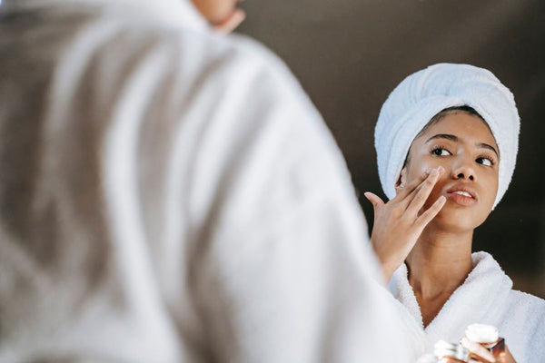 Bakuchiol ve Cilt Bariyeri: Retinole Alternatif Bariyer Dostu Seçenek