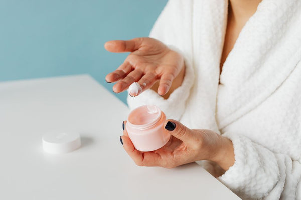 Retinol Göz Altı Kullanımı: Doğru mu Yanlış mı?